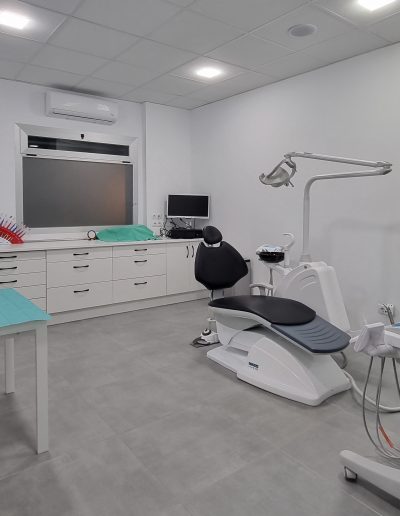 Gabinetes Clínica Dental Dentistas en Alcorcón, odontopediatría, obturación dental, pulpotomía, dentista infantil. Ortodoncia infantil. Tratamientos adultos implantes, ortodoncia, periodoncia.