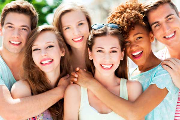 Limpieza dental blanqueamiento, carillas