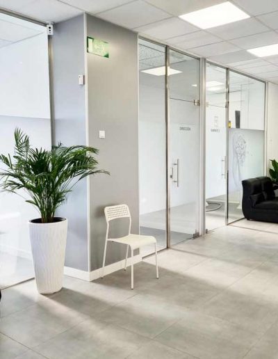 Clínica dental en Alcorcón, Dentistas en Alcorcón, Tac dental, Implantes, ortodoncia, periodoncia, prótesis, Acceso a minusválidos.