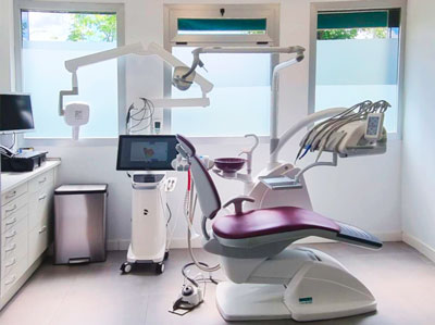 Dentista en Alcorcón, Diseño de sonrisa con escáner intraoral, Prótesis sobre implante, Ortodoncia invisible